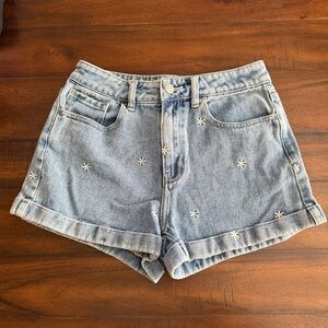 High Waisted Mom Denim Shorts Size 26 Embroidered Daisy Floral